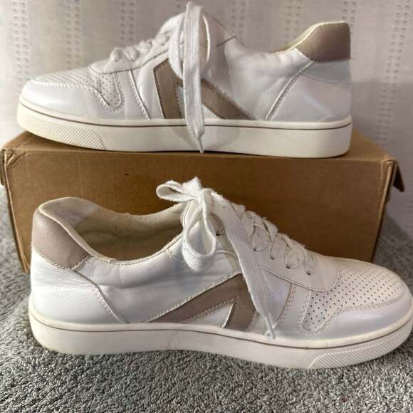 MIA Woman’s Sneakers 7.5 - Picture 6 of 9